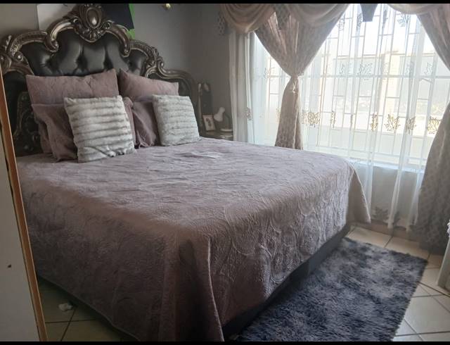 2 BEDROOM SECTIONAL TITLE FOR SALE IN GREENHILLS EXT 3